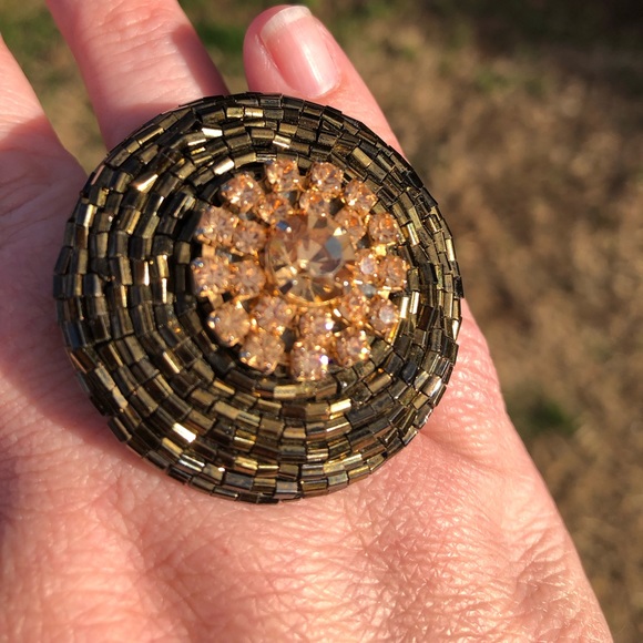 Hand crafted ring from a repurposed vintage earring - Picture 5 of 6